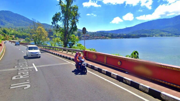 Lovina to Ubud via Beratan Lake