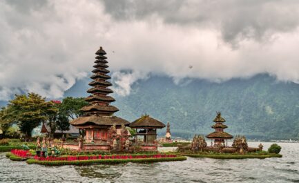 ulun danu beratan temple lovina tour